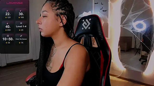 Aisha Goldstein online show from November 3, 6:03 am