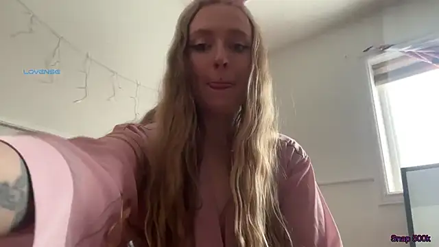 Snapshot of Pattyworld69 chatting on April 5, 6:05 pm Pattyworld69 online show from April 5, 6:05 pm