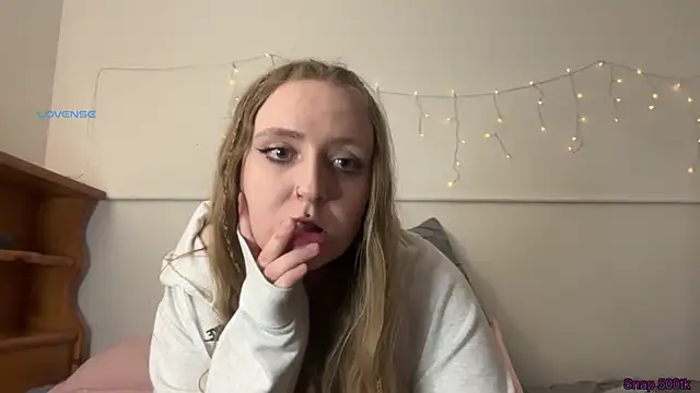 Snapshot of Pattyworld69 chatting on April 7, 2:34 am Pattyworld69 online show from April 7, 2:34 am