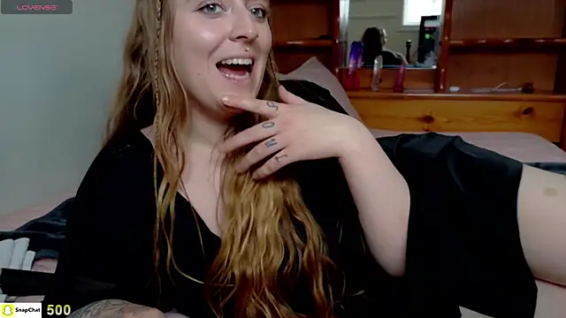 Snapshot of Pattyworld69 chatting on April 14, 8:37 pm Pattyworld69 online show from April 14, 8:37 pm