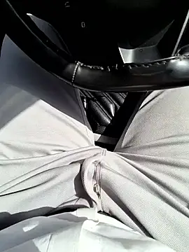 Snapshot of crawlerdrill chatting on May 25, 9:37 am crawlerdrill online show from May 25, 9:37 am