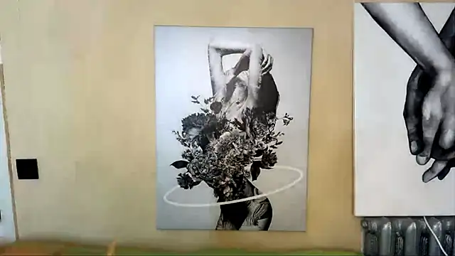 Snapshot of MichelleeeHot chatting on October 19, 9:43 am MichelleeeHot online show from October 19, 9:43 am