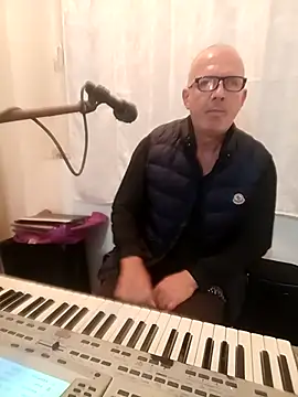 Snapshot of rroku chatting on October 23, 8:18 pm rroku online show from October 23, 8:18 pm