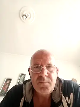 Snapshot of rroku chatting on October 29, 9:33 am rroku online show from October 29, 9:33 am