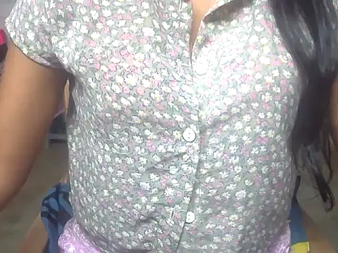 Snapshot of shalu_02 chatting on October 14, 5:52 am shalu 02 online show from October 14, 5:52 am