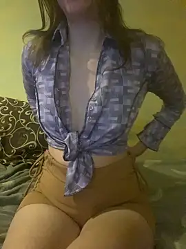 Snapshot of KittieCreme chatting on November 8, 1:11 pm KittieCreme online show from November 8, 1:11 pm