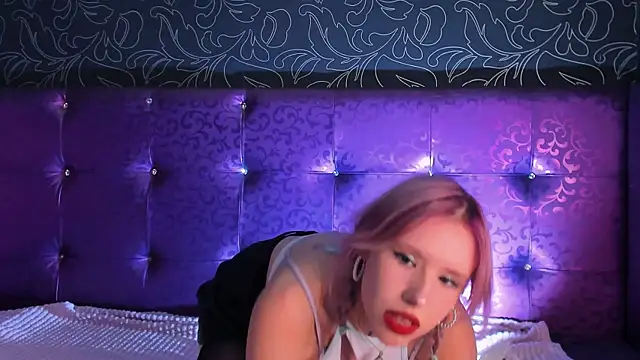 Snapshot of FaeRozellin chatting on October 22, 8:19 pm FaeRozellin online show from October 22, 8:19 pm