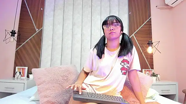 Mariana-Torres online show from December 4, 12:25 pm