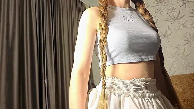 MissPompadure online show from October 21, 6:52 pm