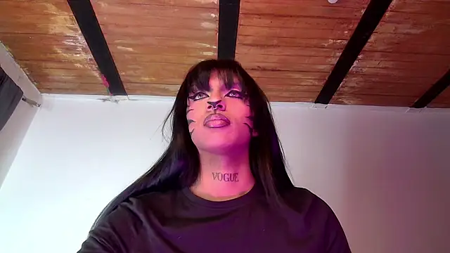 Snapshot of Trix_ebony chatting on October 16, 10:33 pm Trix ebony online show from October 16, 10:33 pm