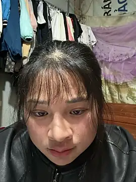 Linh-xxx online show from January 14, 1:06 pm