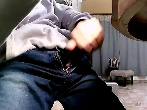 Snapshot of lucho228 chatting on August 9, 9:14 am lucho228 online show from August 9, 9:14 am