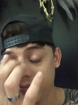 Snapshot of Cute_curious chatting on October 24, 5:20 pm Cute curious online show from October 24, 5:20 pm