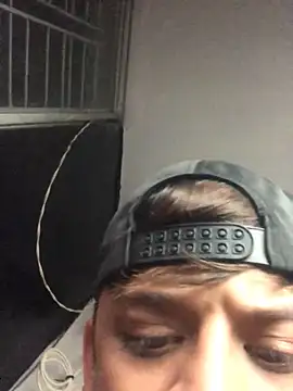 Snapshot of Cute_curious chatting on October 26, 4:40 am Cute curious online show from October 26, 4:40 am