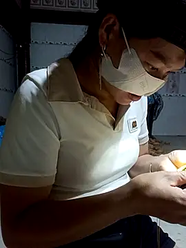 Snapshot of nat-tri chatting on October 13, 5:57 pm nat-tri online show from October 13, 5:57 pm