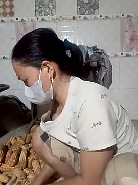 Snapshot of nat-tri chatting on October 15, 10:37 am nat-tri online show from October 15, 10:37 am