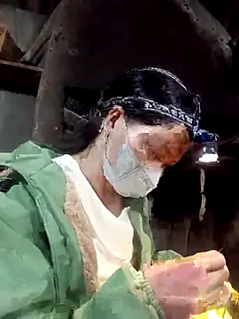 Snapshot of nat-tri chatting on November 1, 5:31 am nat-tri online show from November 1, 5:31 am