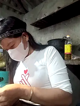 Snapshot of nat-tri chatting on November 9, 10:24 am nat-tri online show from November 9, 10:24 am