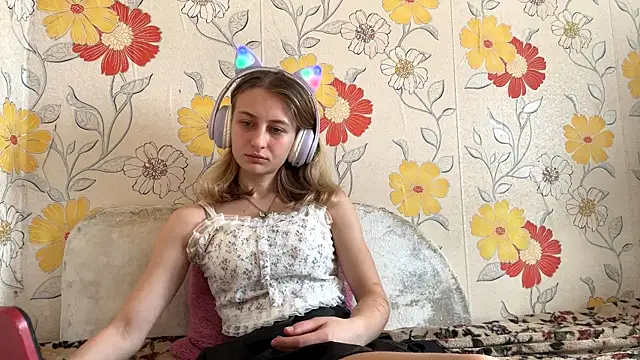 Snapshot of AmeliLia chatting on March 30, 9:10 am AmeliLia online show from March 30, 9:10 am