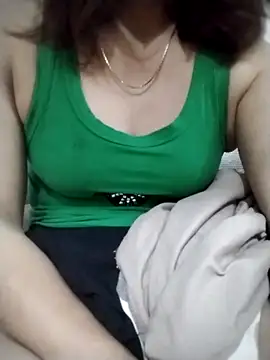 YiyinLy online show from October 30, 8:38 am