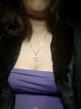 YiyinLy online show from December 1, 7:19 pm