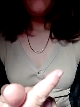 YiyinLy online show from January 5, 7:28 pm