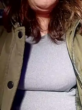 YiyinLy online show from January 8, 8:55 pm