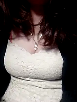 YiyinLy online show from February 11, 9:20 pm