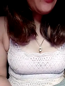 YiyinLy online show from February 14, 9:11 pm