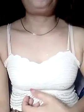 YiyinLy online show from April 19, 12:48 pm