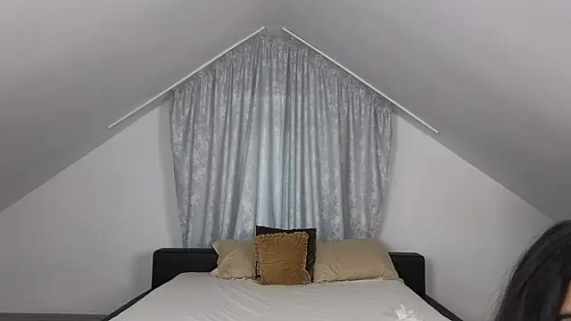 Snapshot of TenderSin chatting on October 24, 5:04 am TenderSin online show from October 24, 5:04 am