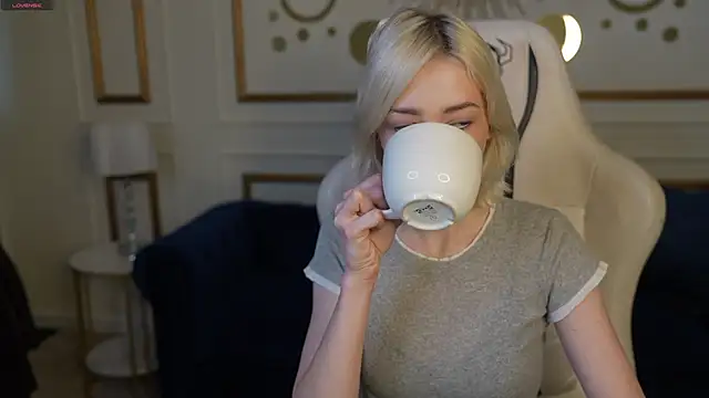 Jessica start online show from November 28, 11:24 am