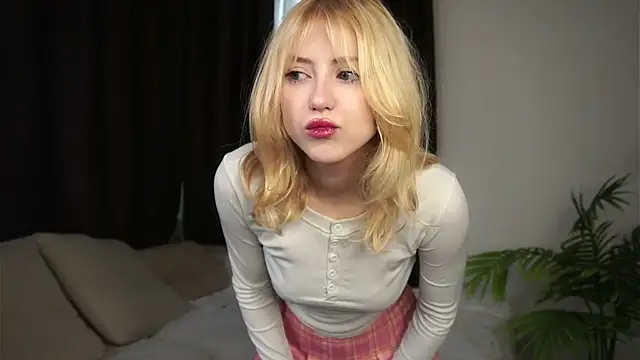 Snapshot of CythiaAbele chatting on October 29, 6:04 am CythiaAbele online show from October 29, 6:04 am