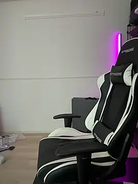 ericiii online show from February 27, 4:45 am