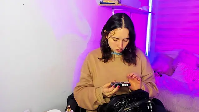 Emily Lindey online show from November 20, 3:07 am