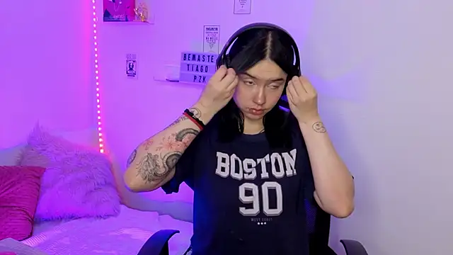 Emily Lindey online show from March 22, 7:23 am