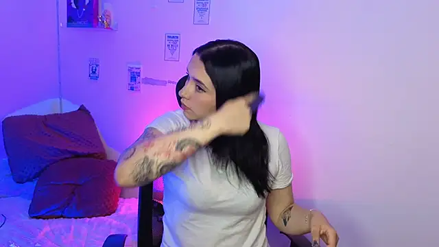 Emily Lindey online show from April 14, 3:56 am