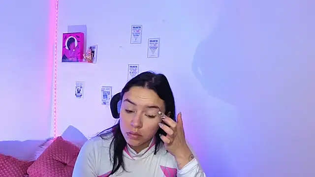 Emily Lindey online show from April 22, 5:54 am