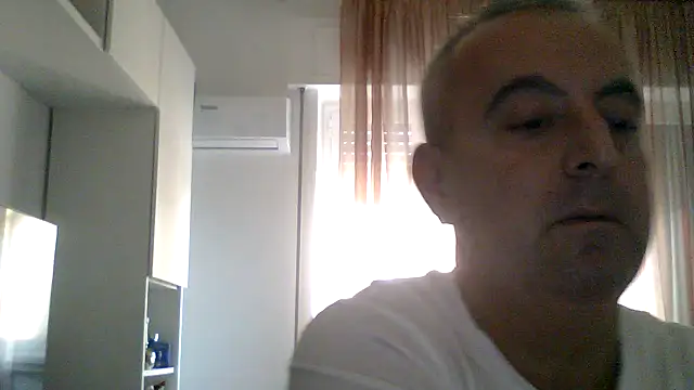 Snapshot of mirko1702 chatting on October 22, 3:34 pm mirko1702 online show from October 22, 3:34 pm