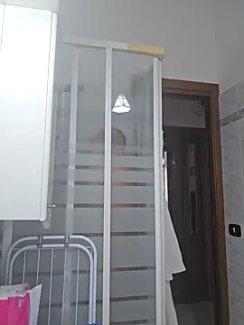 Snapshot of mirko1702 chatting on October 23, 7:18 am mirko1702 online show from October 23, 7:18 am