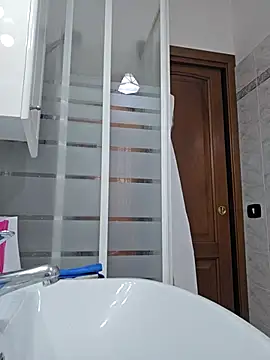 Snapshot of mirko1702 chatting on November 5, 7:52 am mirko1702 online show from November 5, 7:52 am