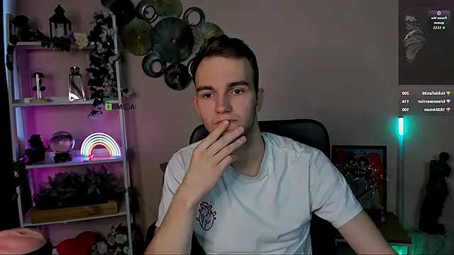 astren villo online show from April 28, 8:19 am