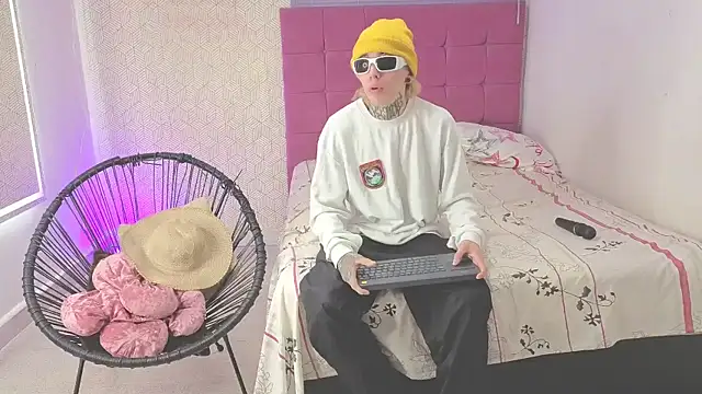 lily and wan online show from October 29, 3:42 am