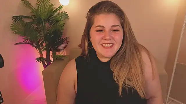 Scarlet Sinera online show from October 14, 11:00 am