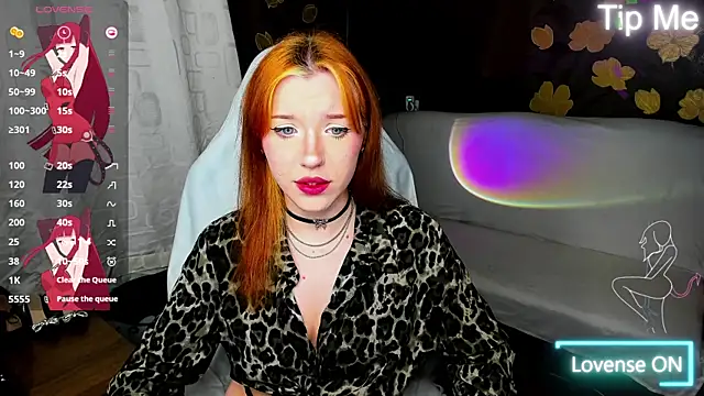 Snapshot of MeganNewCat chatting on June 5, 7:19 pm MeganNewCat online show from June 5, 7:19 pm