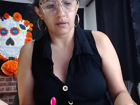 Lucyy Naugthy online show from November 22, 12:26 pm