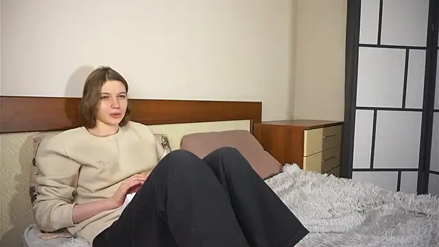 RoslynArcuo online show from October 28, 8:33 pm