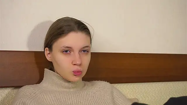 RoslynArcuo online show from November 16, 8:03 pm