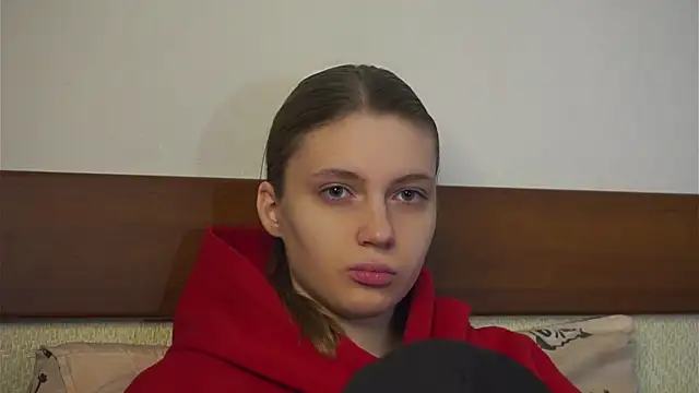 RoslynArcuo online show from December 1, 8:36 pm