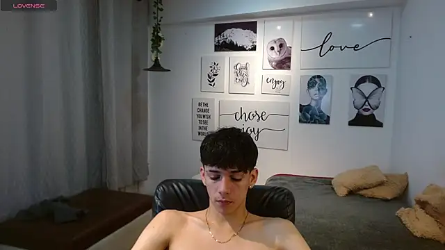 AmethystShadow17 online show from November 30, 2:43 pm